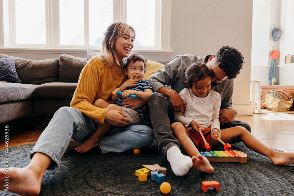 Famille qui joue